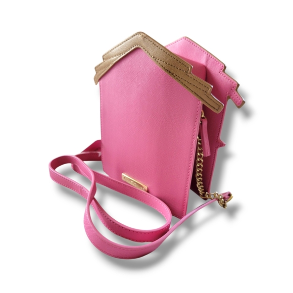 ✨️HP✨️Betsey Johnson | NWT Cute Pink Beach Dog House Shaped Crossbody Bag - Picture 4 of 12